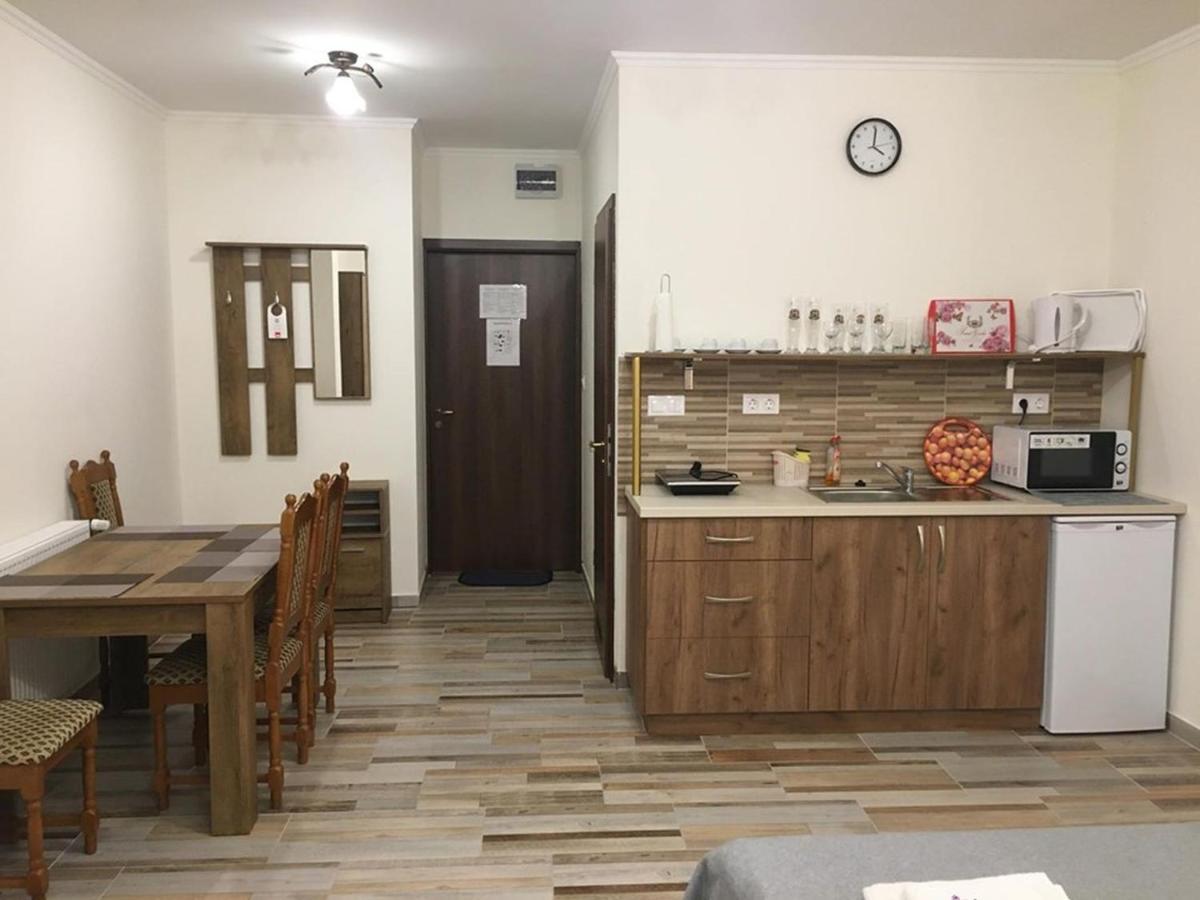 Aranykorona Apartmanhaz 米什科尔茨 外观 照片